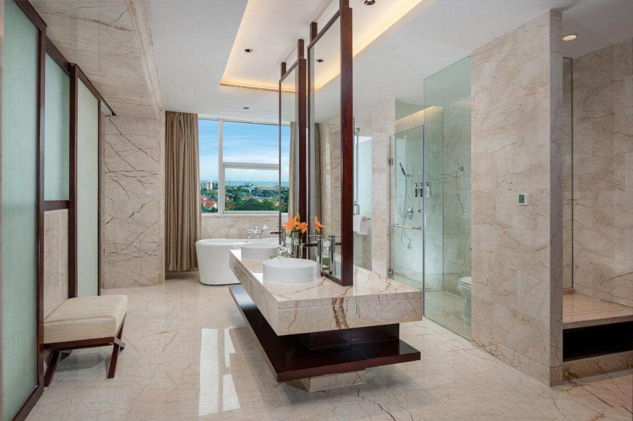 Golden Shining New Century Grand Hotel Beihai Exterior foto